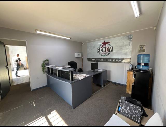 620M² WAREHOUSE TO LET IN LASER PARK